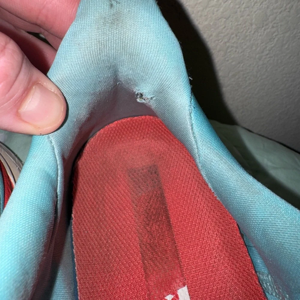 Hoka One One Clifton 8 Teal Women’s size 8 B